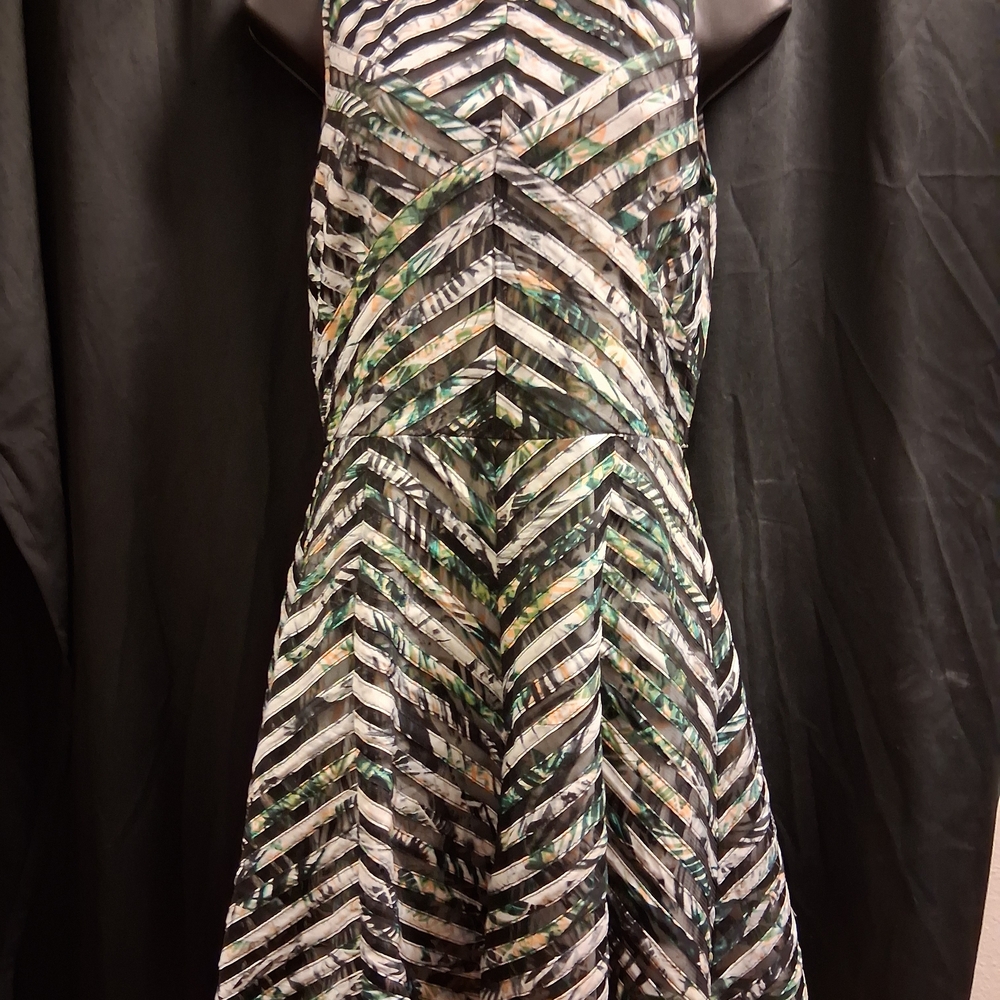 Chic Chevron Mini Dress in Black and Green